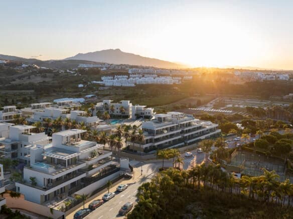 Contemporary Mediterranean homes with sea views in Estepona