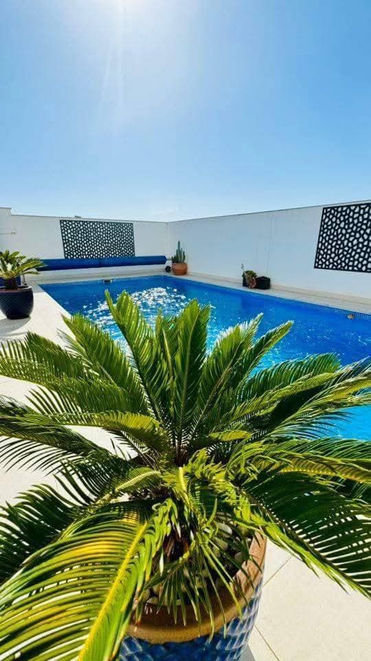 Modern, independent villa at a super price in Quesada!
